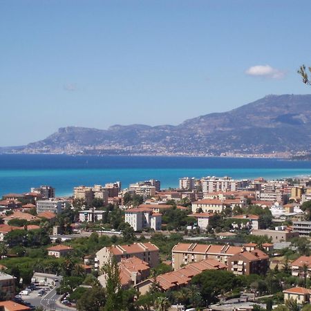 Villa Gaia - Luxury Villa, Pool & Wellness Rooms Bordighera Bagian luar foto