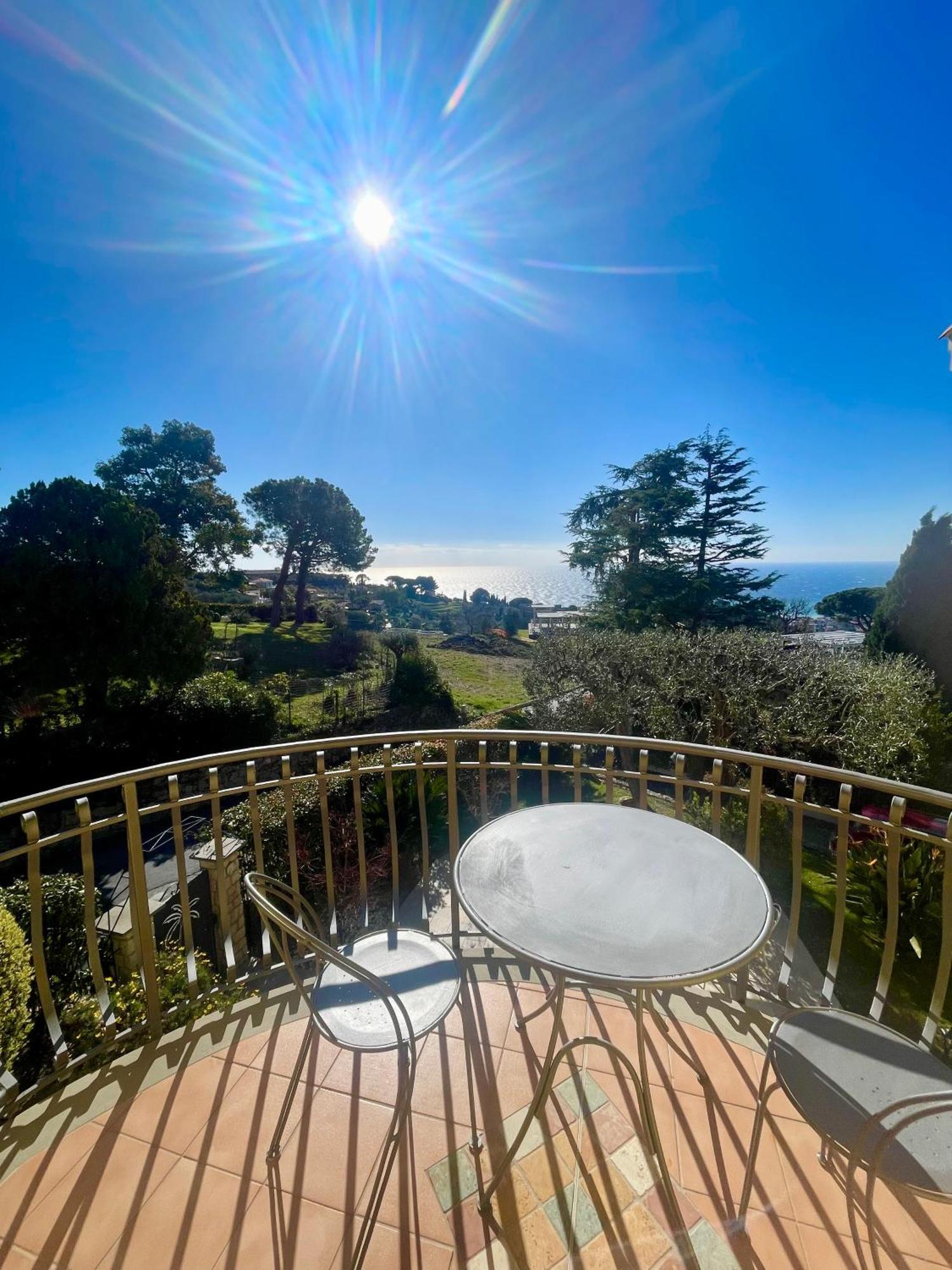 Villa Gaia - Luxury Villa, Pool & Wellness Rooms Bordighera Bagian luar foto