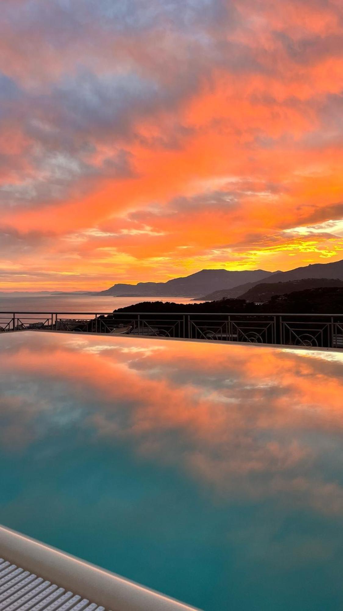 Villa Gaia - Luxury Villa, Pool & Wellness Rooms Bordighera Bagian luar foto