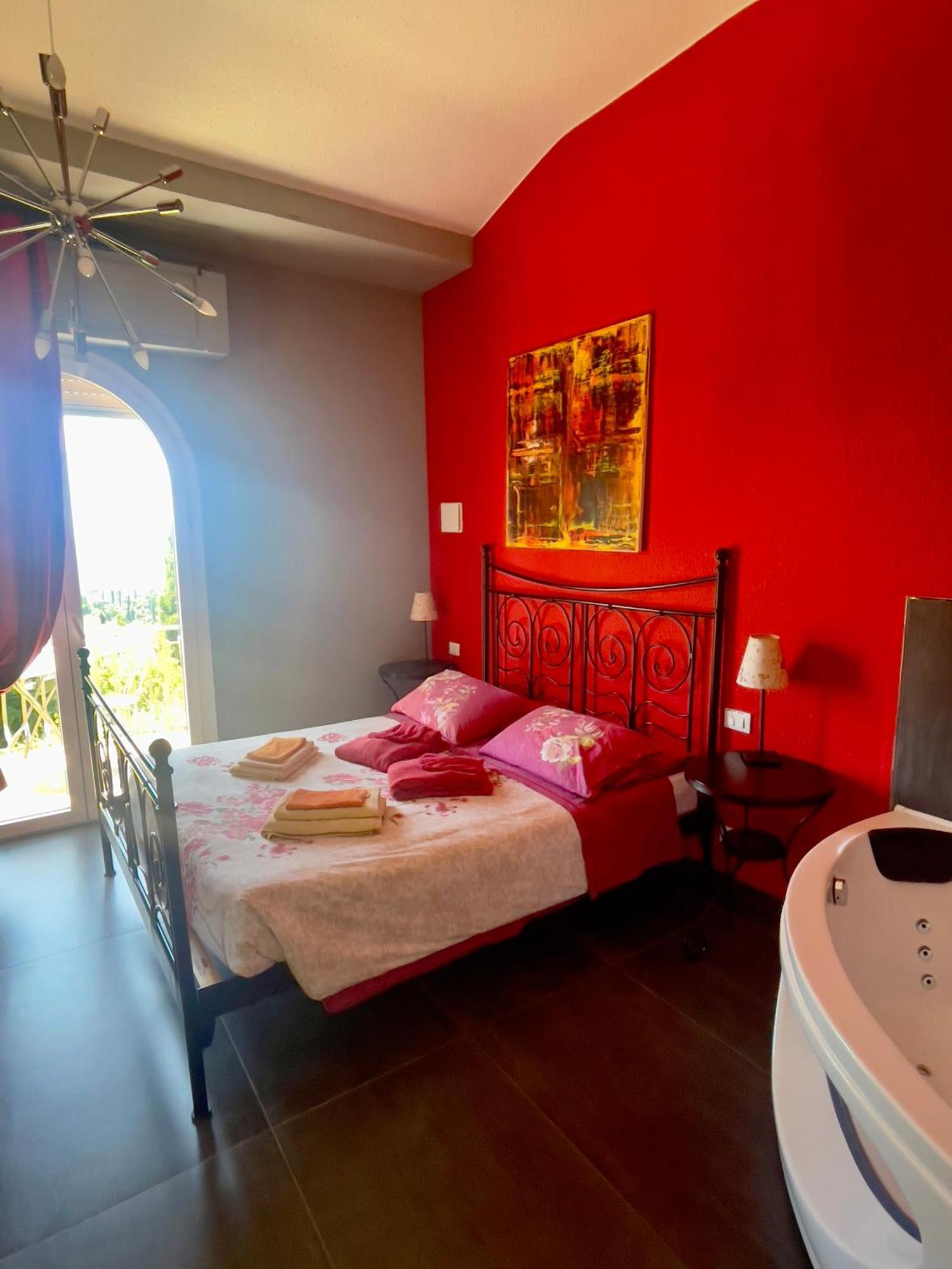 Villa Gaia - Luxury Villa, Pool & Wellness Rooms Bordighera Bagian luar foto