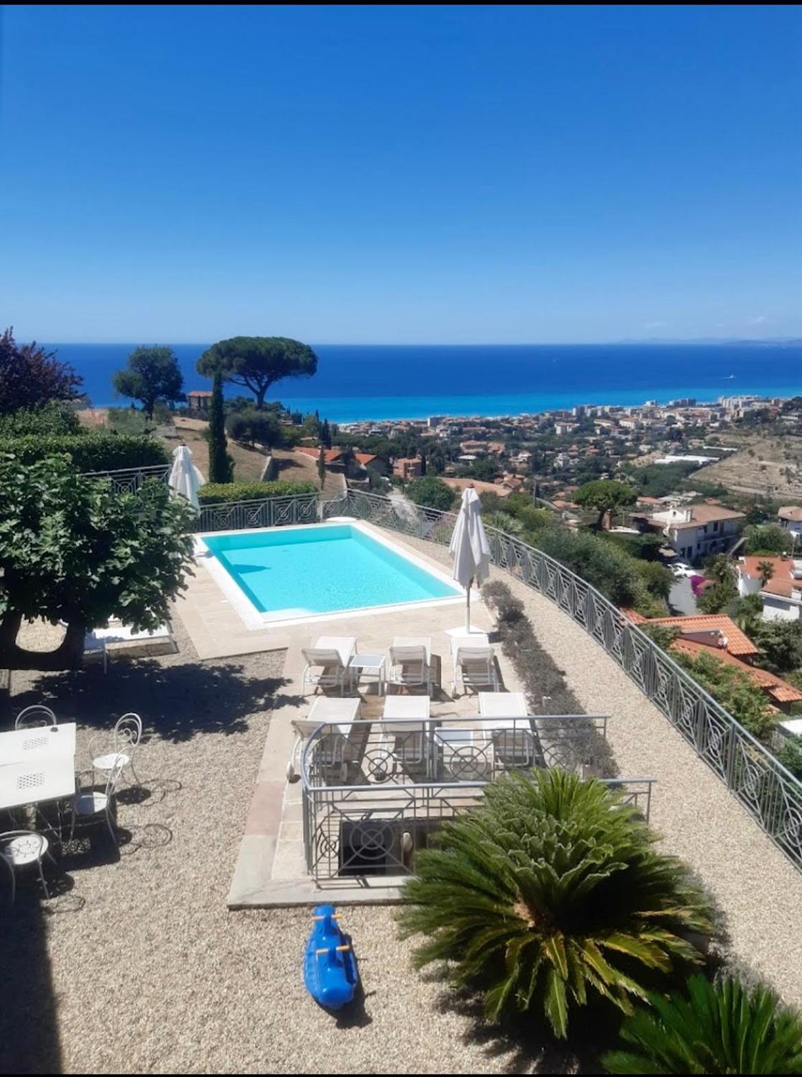 Villa Gaia - Luxury Villa, Pool & Wellness Rooms Bordighera Bagian luar foto