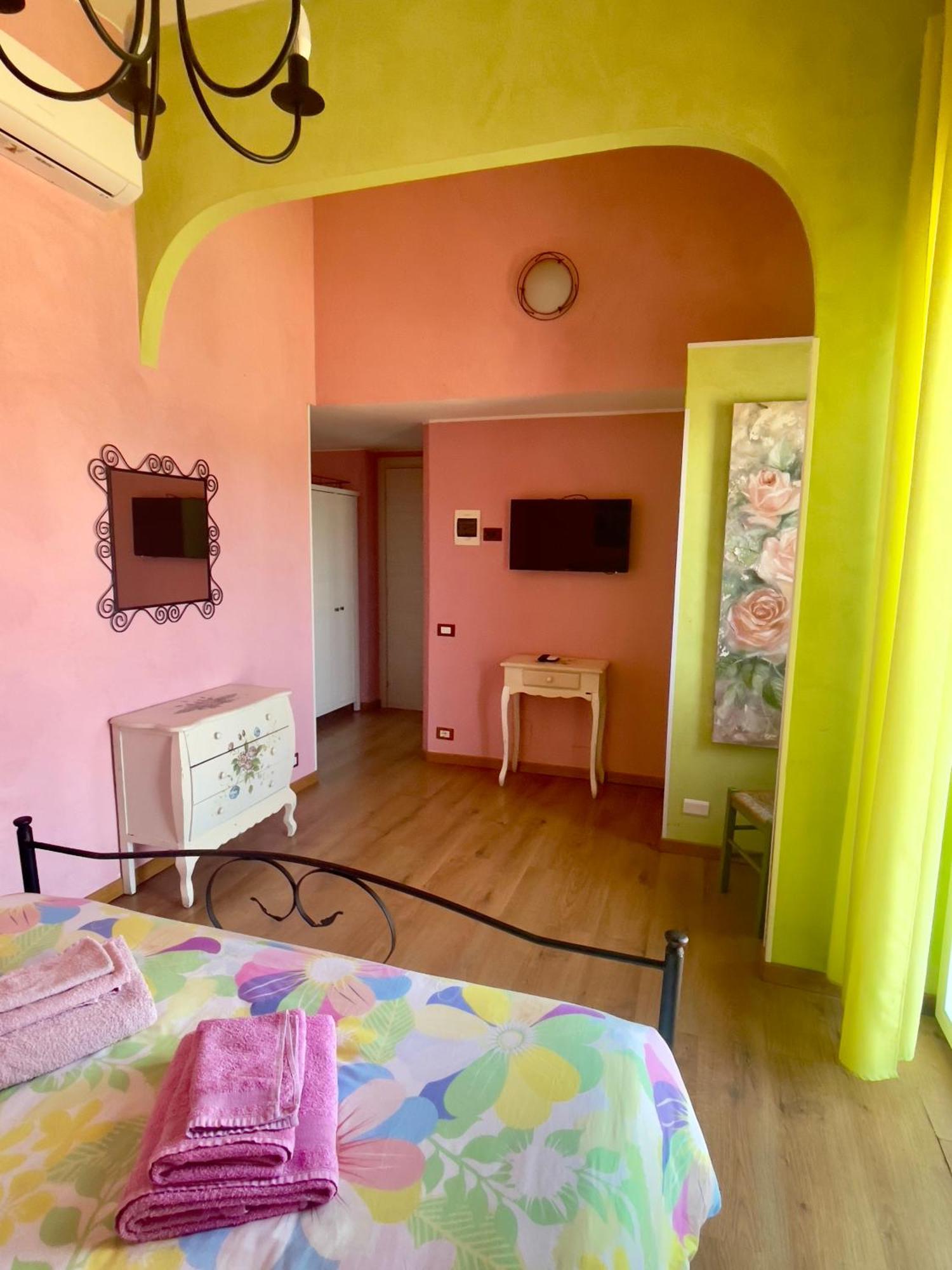 Villa Gaia - Luxury Villa, Pool & Wellness Rooms Bordighera Bagian luar foto