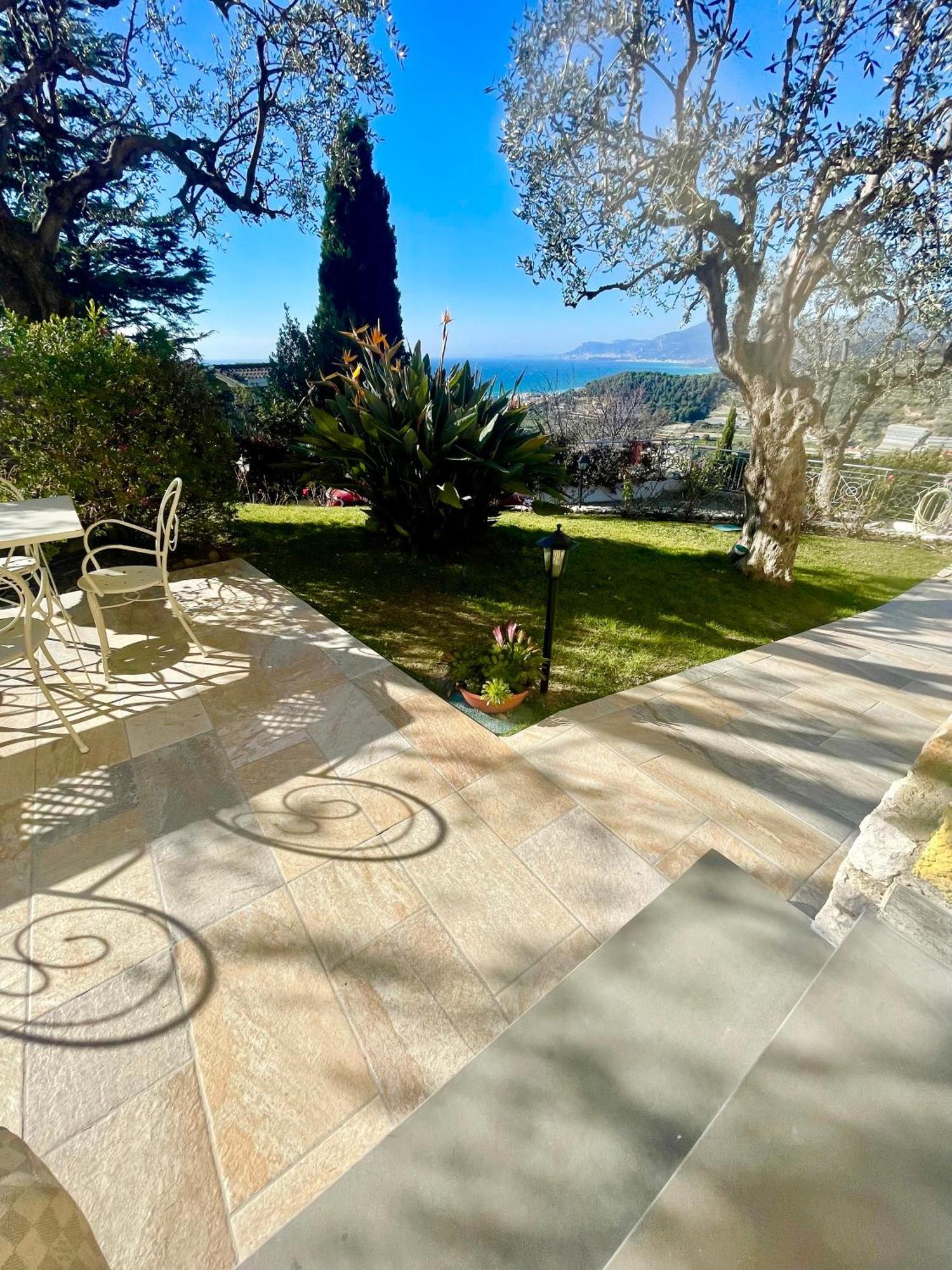 Villa Gaia - Luxury Villa, Pool & Wellness Rooms Bordighera Bagian luar foto