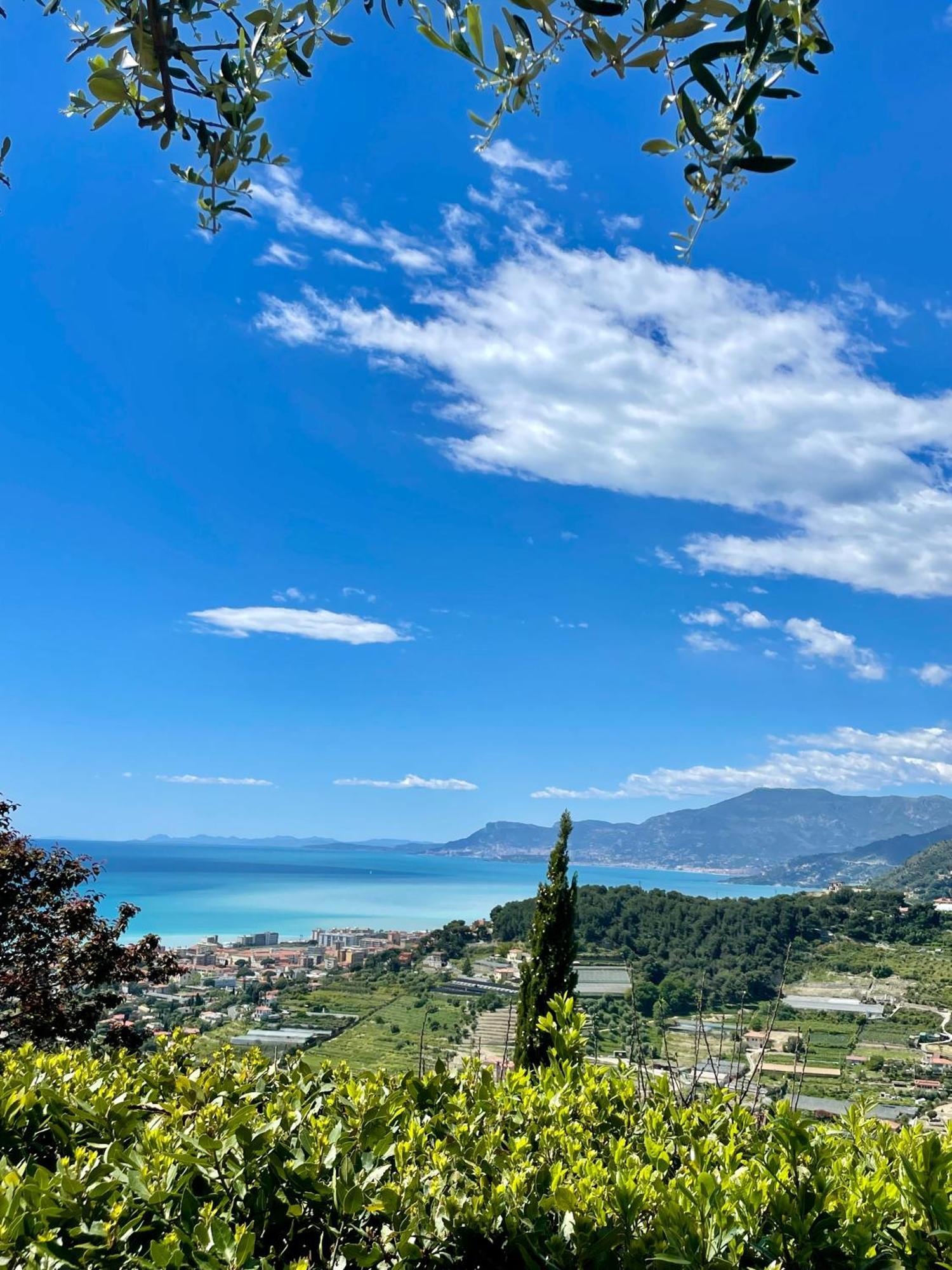 Villa Gaia - Luxury Villa, Pool & Wellness Rooms Bordighera Bagian luar foto