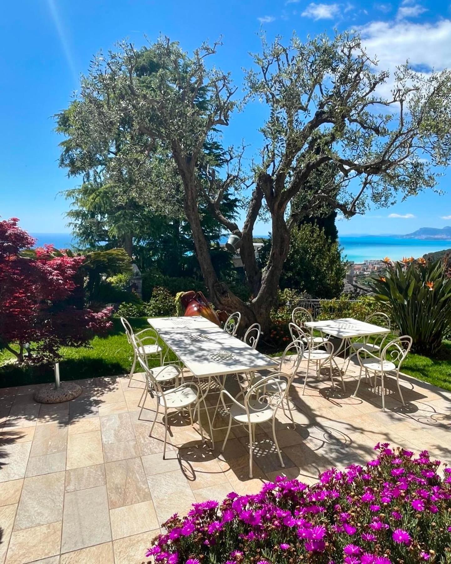 Villa Gaia - Luxury Villa, Pool & Wellness Rooms Bordighera Bagian luar foto