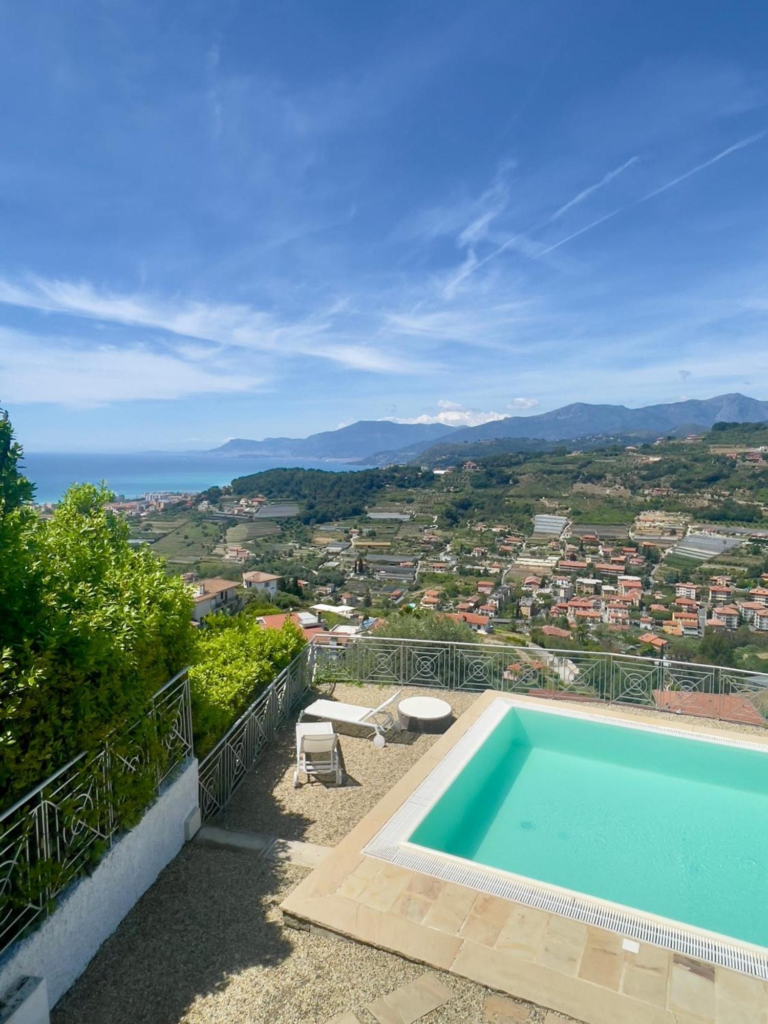 Villa Gaia - Luxury Villa, Pool & Wellness Rooms Bordighera Bagian luar foto